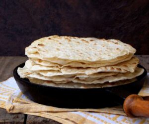 3 przepisy na bezglutenowe chlebki z patelni